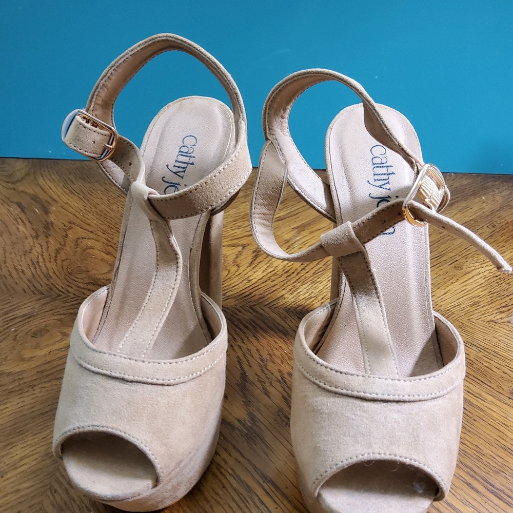 Platform high heels . Size 5